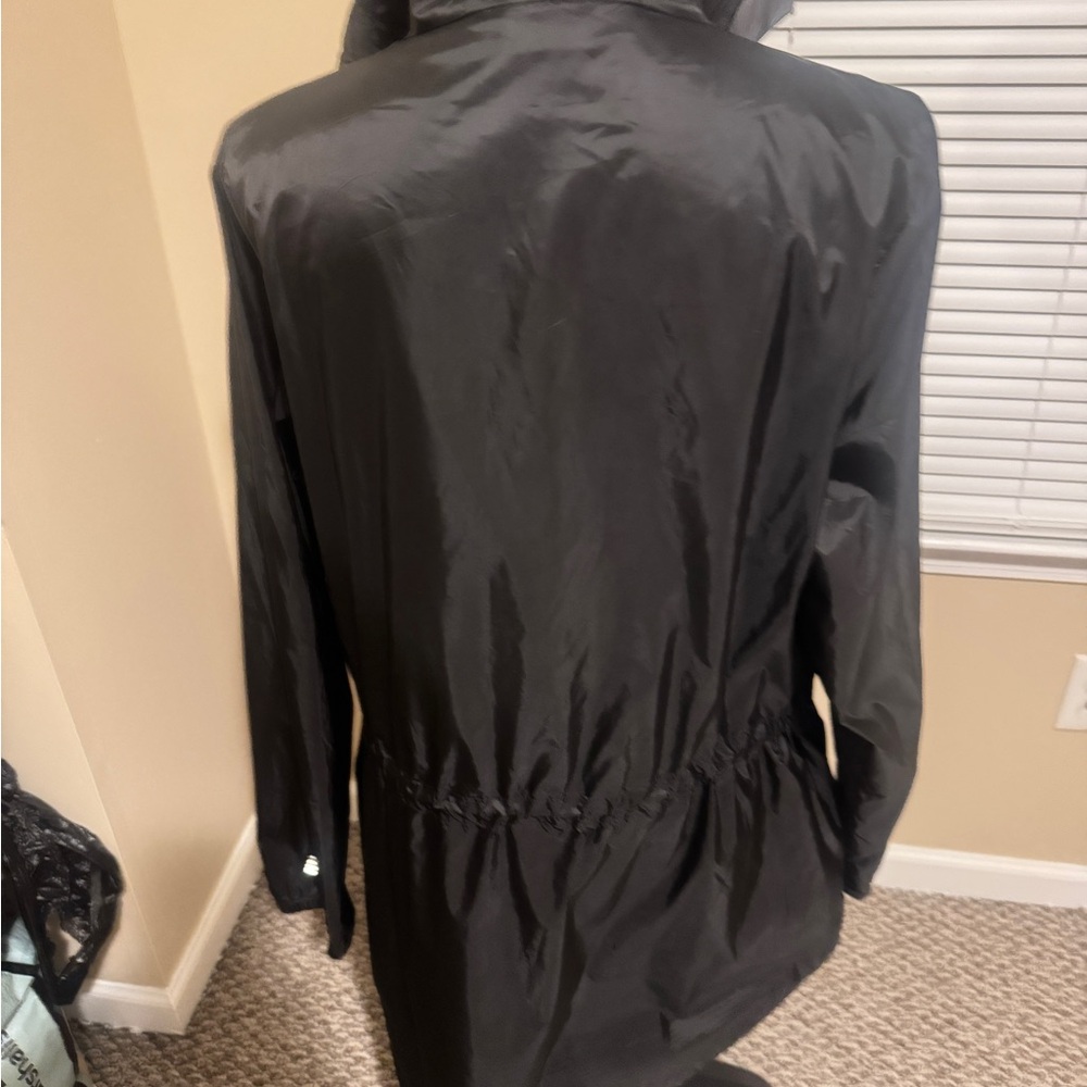 New Balance Black Utility Jacket with Hood and Water-Resistant Fabric - Picture 2 of 14
